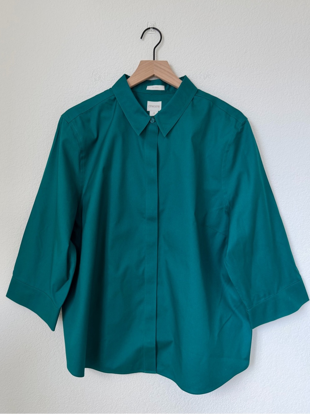 Chico’s Emerald Green Button Up Shirt Button Back Women’s Size 4 New